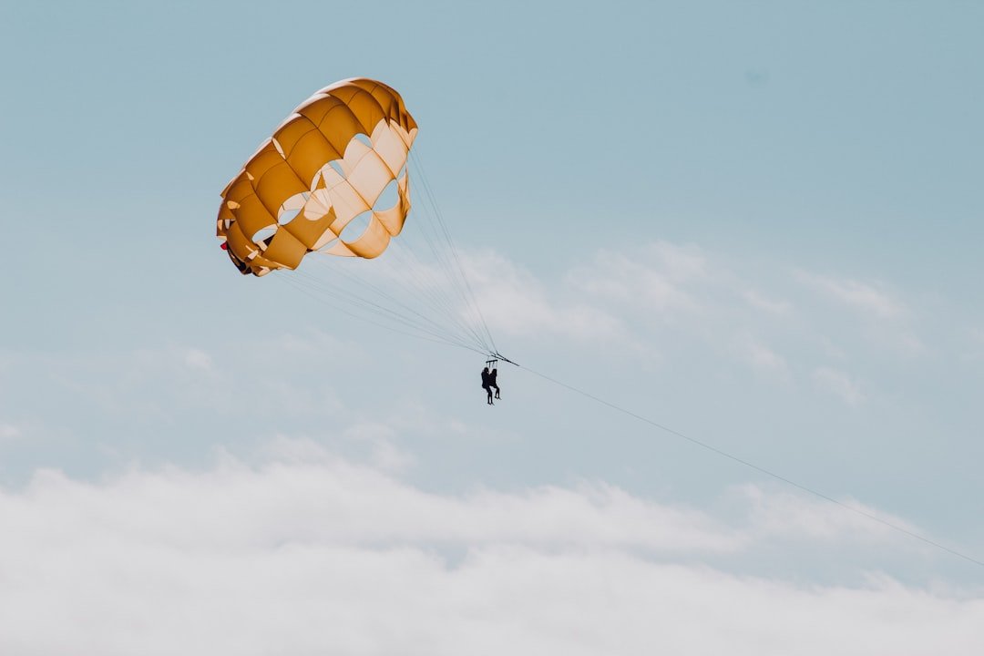 Photo Parachute landing